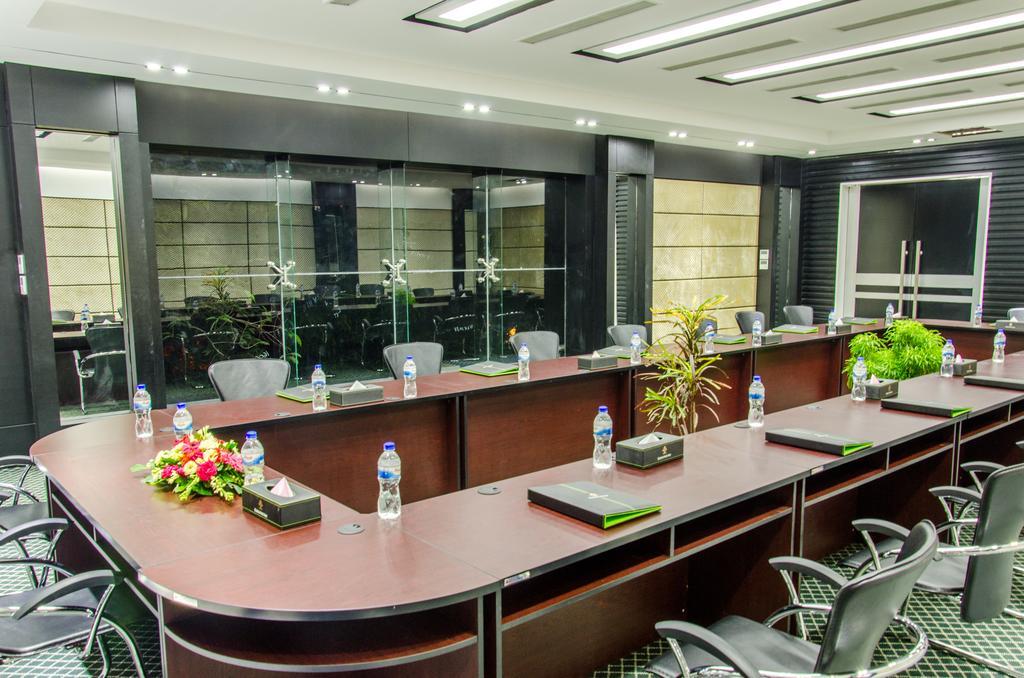 Executive Inn Dhaka Buitenkant foto