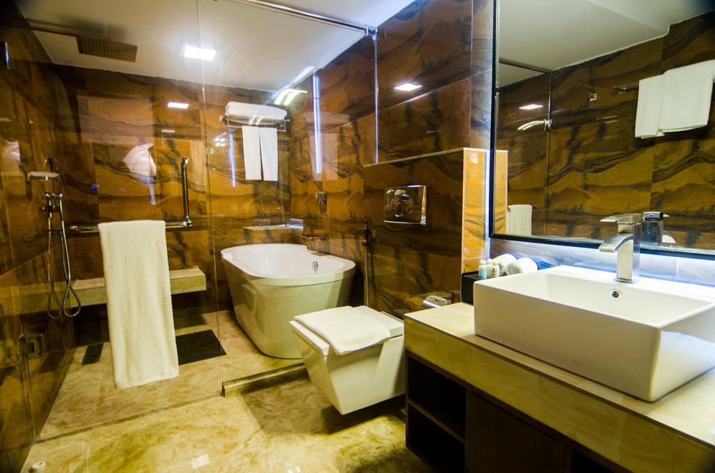 Executive Inn Dhaka Buitenkant foto